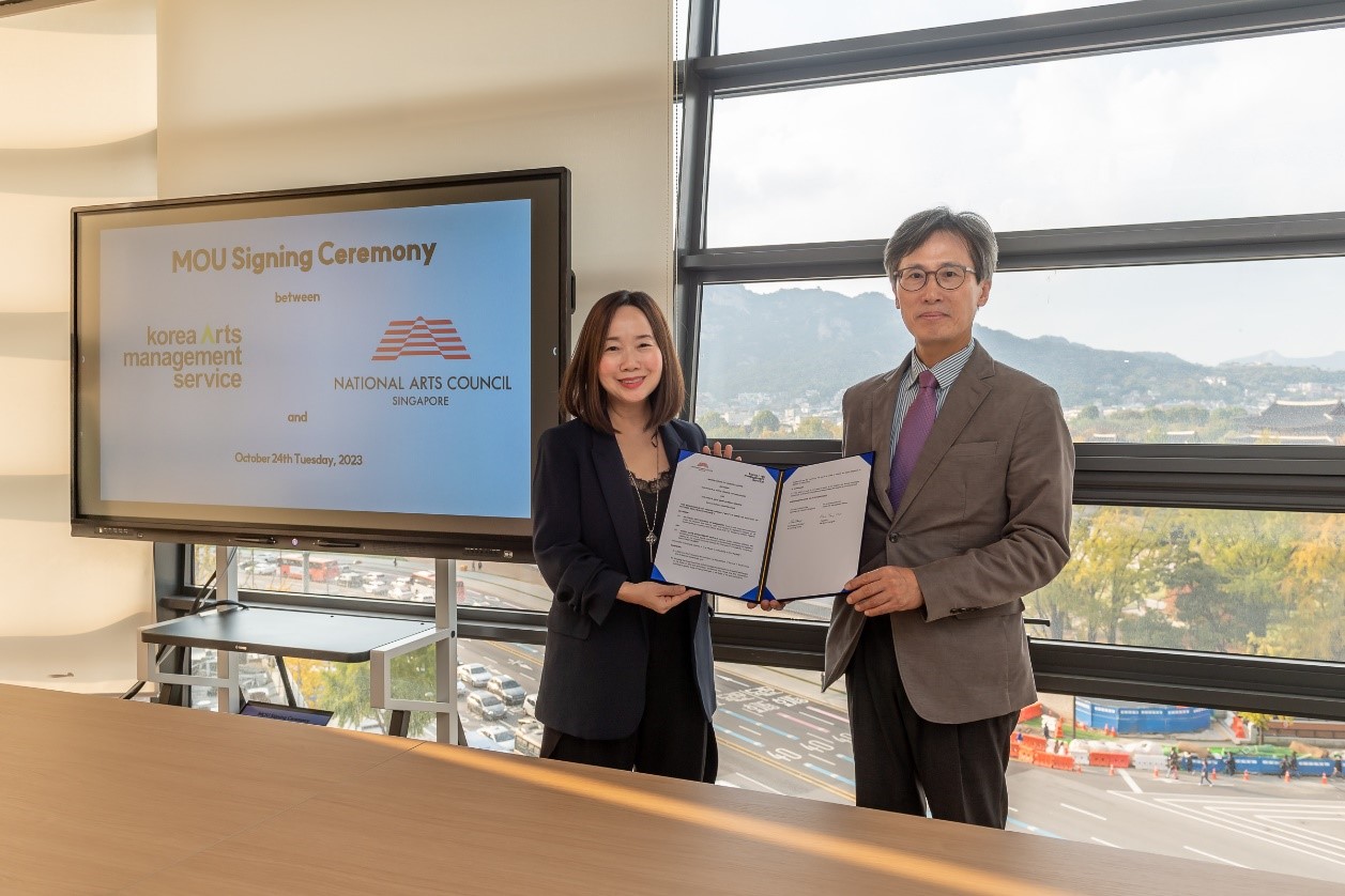 National Arts Council, Singapore Deputy Chief Executive Officer Ms Lynette Pang with President of Korea Arts Management Service Mr Moon Young Ho at the Memorandum of Understanding Exchange Ceremony held at Arts Korea Lab headquarters on 24 October 2023