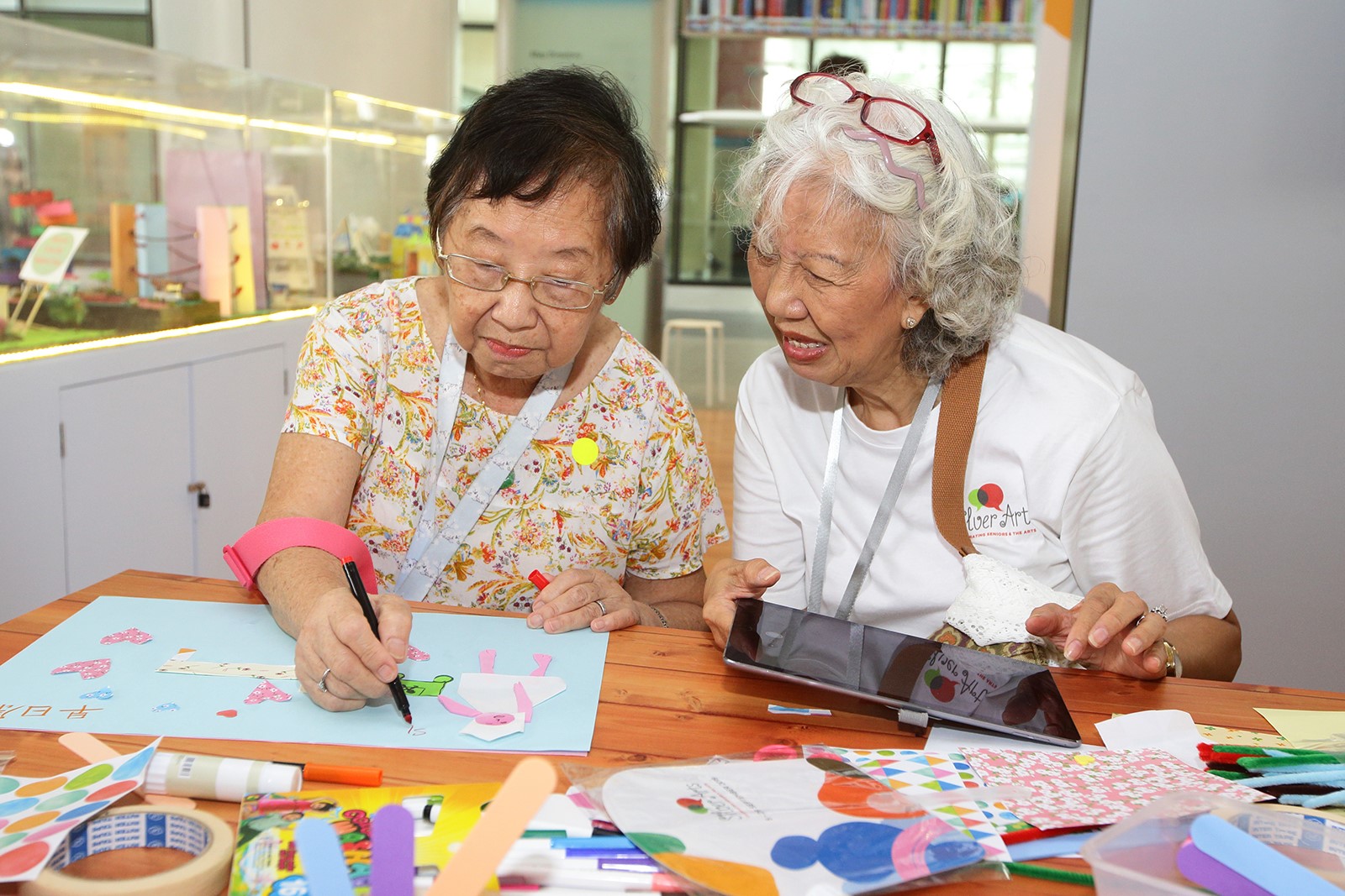 CELEBRATING SENIORS AND CREATIVE AGEING WITH MORE THAN 140 ARTISTS AND COMMUNITY PARTNERS AT THE FIRST DIGITAL EDITION OF SILVER ARTS_ Silver Arts A Elderly doing art and craft